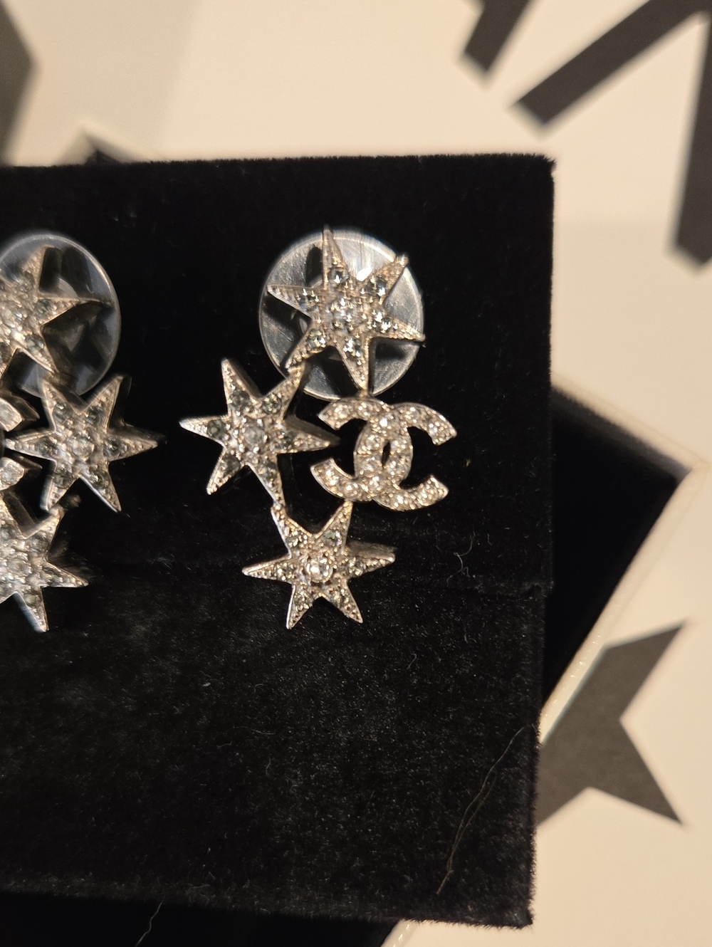 #147 CHANEL Star CC Earrings Silver, 2016 pierced - AUTHENTIC CHANEL - Picture 4 of 14